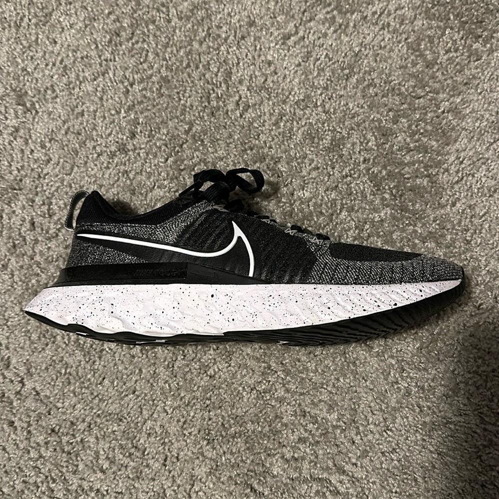 Nike Men’s React Infinity Flyknit 12 running shoes